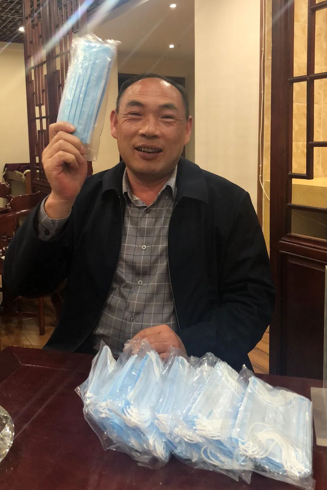 LETOU乐投智能首批10万只自产口罩发放客户