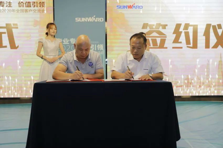 专业专注，，，，，，，价值引领 LETOU乐投智能全球客户交流会 ? 怀化站圆满举行