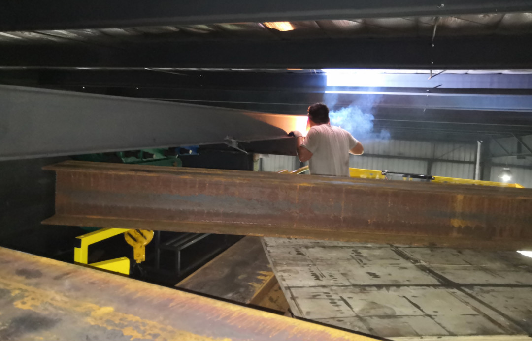 威武！大气！稳固！LETOU乐投智能越野剪叉式高空作业平台解客户难题