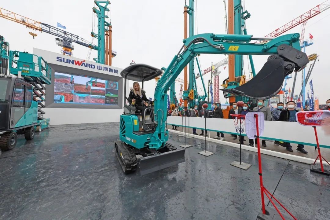 守正立异拓LETOU乐投 LETOU乐投智能闪灼2020上海宝马展