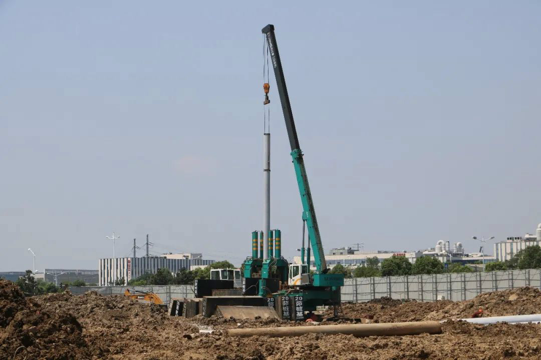 液压静力压桩机从1台到21台，，，，，，他只用了8年！