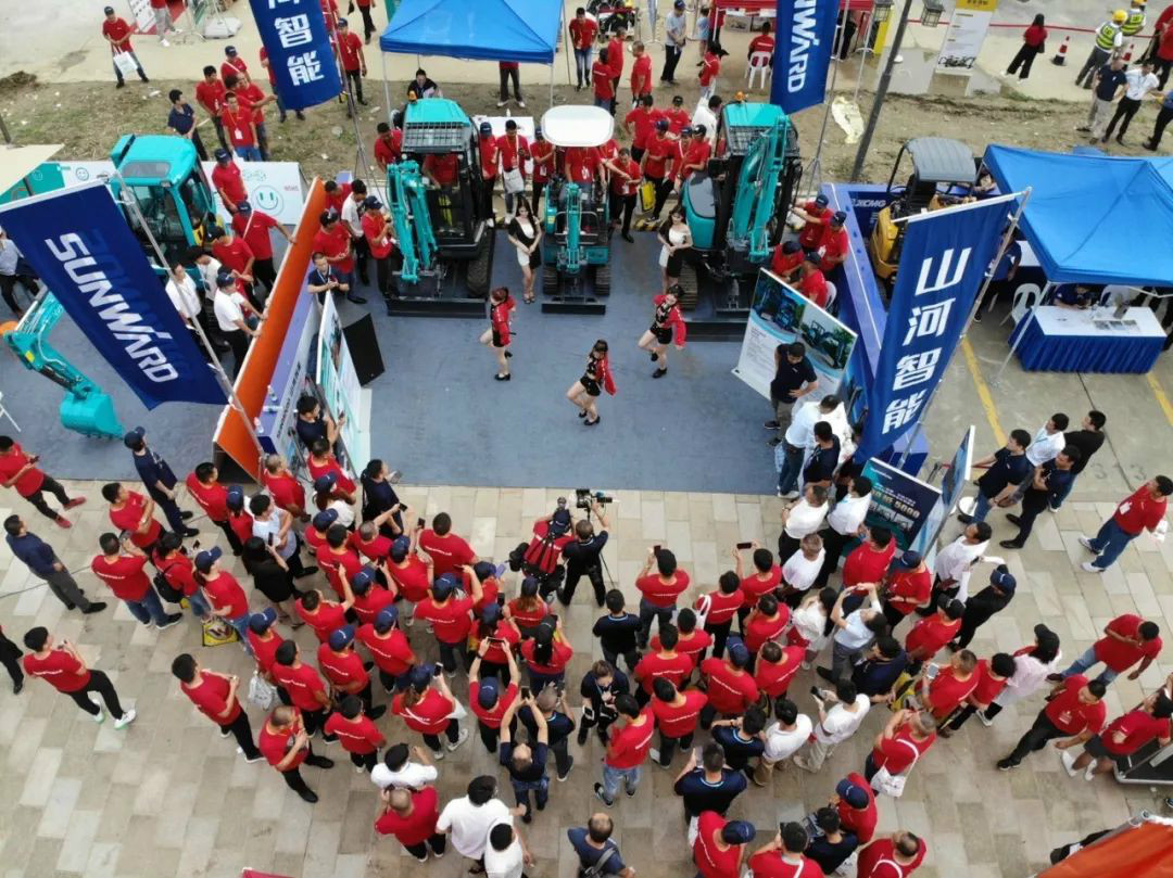 2020全球微挖大会 LETOU乐投智能精品微挖赢得满堂彩