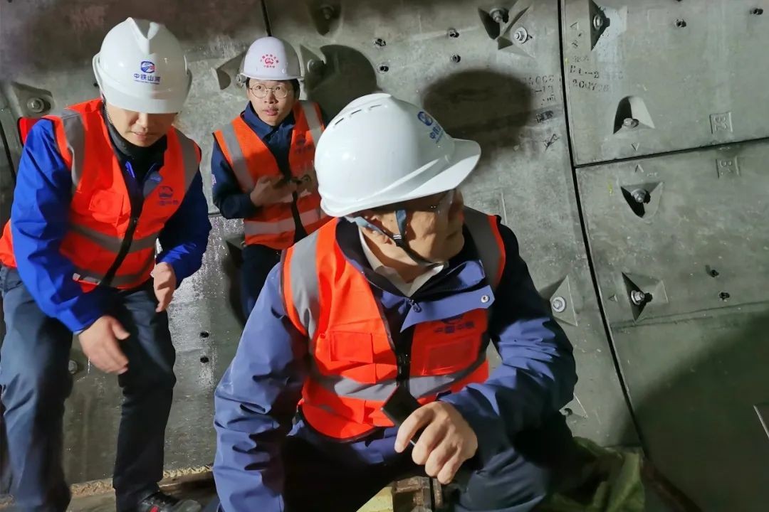 何清华亲临中铁LETOU乐投盾构施工项目指导事情