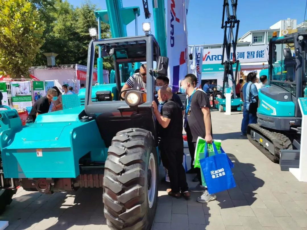 LETOU乐投智能高空作业装备“吸睛”雄安展