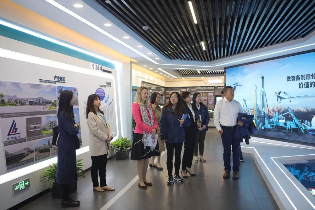 英国驻广州总领事贺颂雅考察LETOU乐投智能