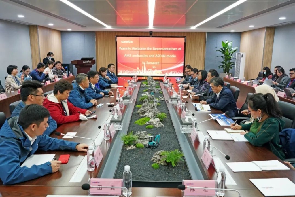 东盟联合参访团考察LETOU乐投智能