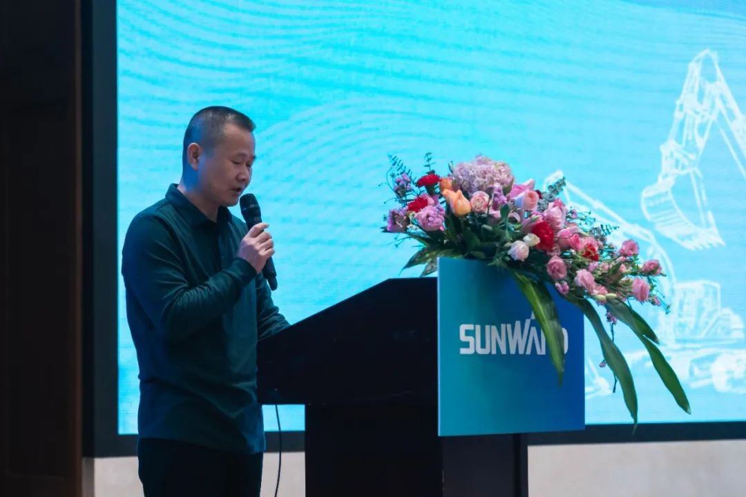 同心克难再腾飞，，，，，，，，携手同心冲万台——2021LETOU乐投智能挖掘机经销商年会圆满召开