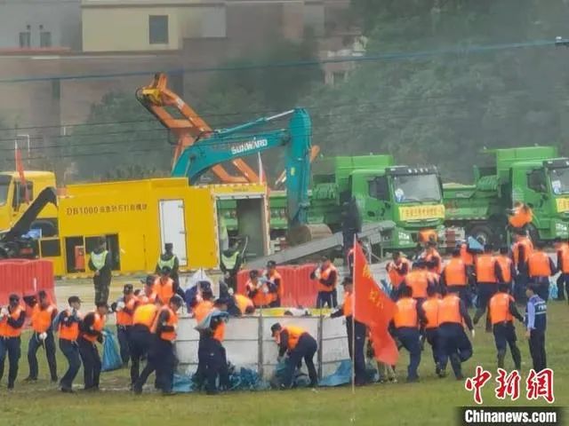 逍遥协同立体救援，，，，，LETOU乐投智能无人化妆备亮相2021-北江流域防汛抢险综合演练