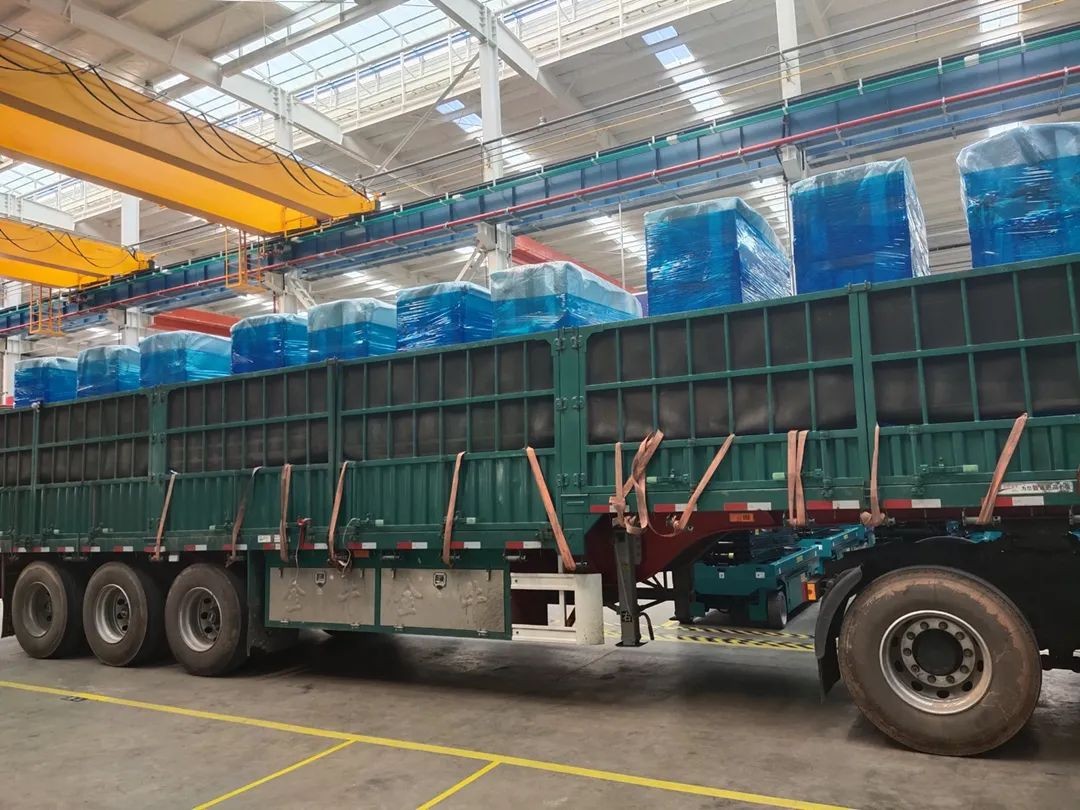 LETOU乐投智能高空车进入