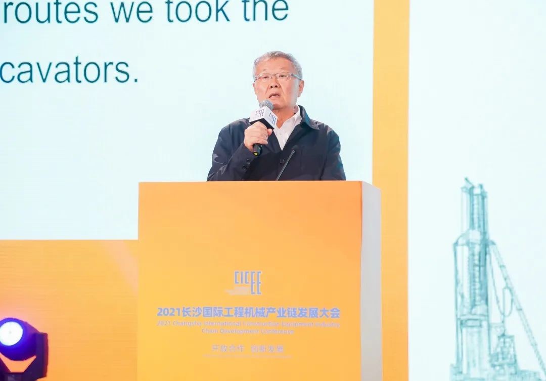 何清华出席长沙国际工程机械工业链生长峰会，，，，走“双循环”蹊径要害在于“要做好自己的事情”