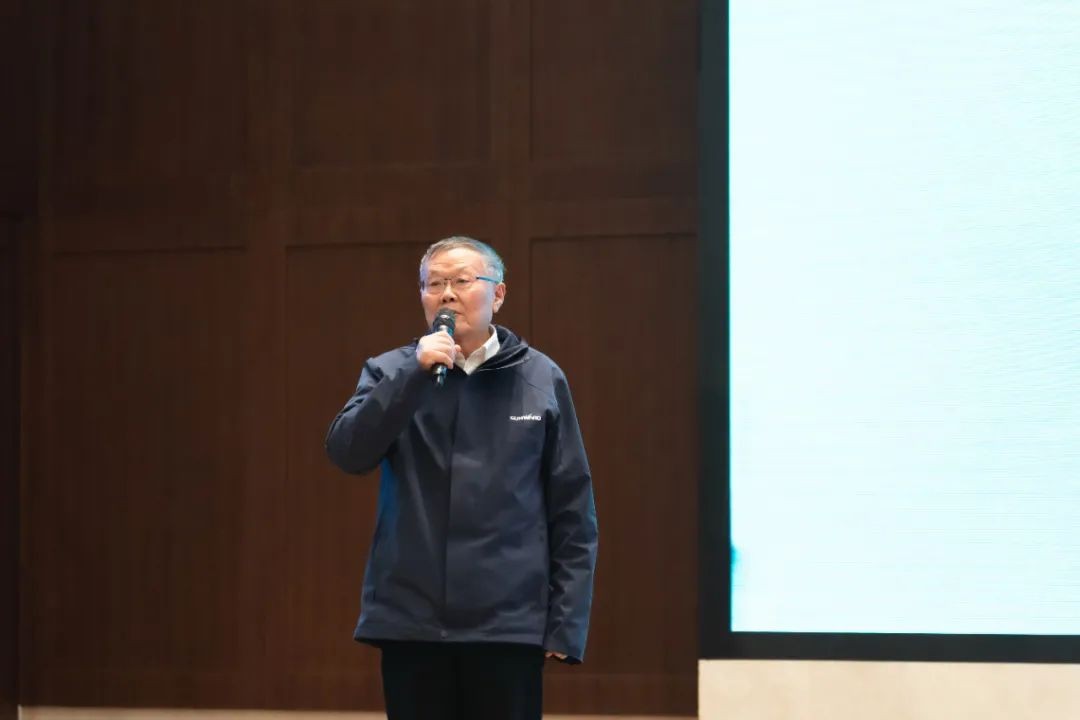 同心克难再腾飞，，，，，，，，携手同心冲万台——2021LETOU乐投智能挖掘机经销商年会圆满召开