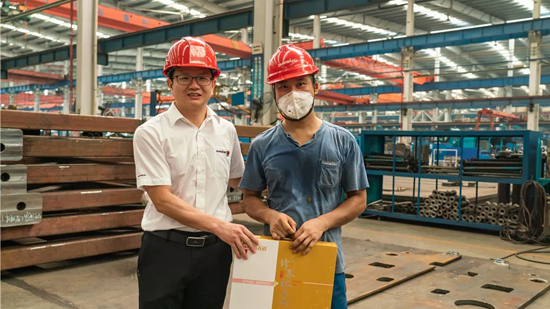 万力集团“送清凉”活动，，，，，，，慰问一线员工