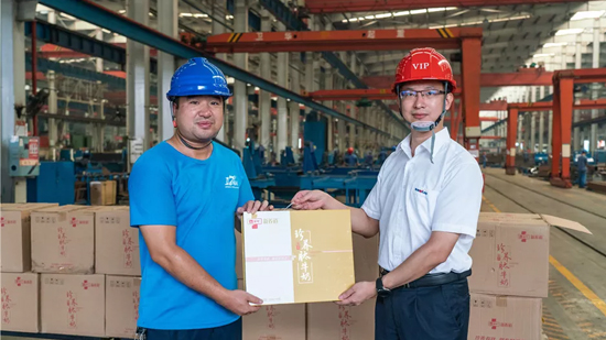 万力集团“送清凉”活动，，，，，，，慰问一线员工