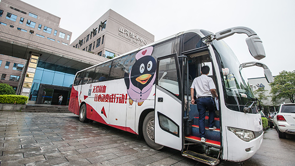 LETOU乐投智能百余员工 冒雨争相献血