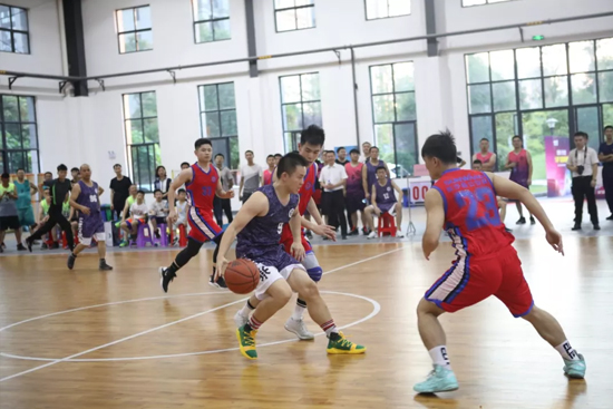 以球为媒，，，首届“LETOU乐投杯”篮球约请赛架起政企连心桥