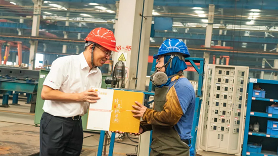 万力集团“送清凉”活动，，，，，，，慰问一线员工