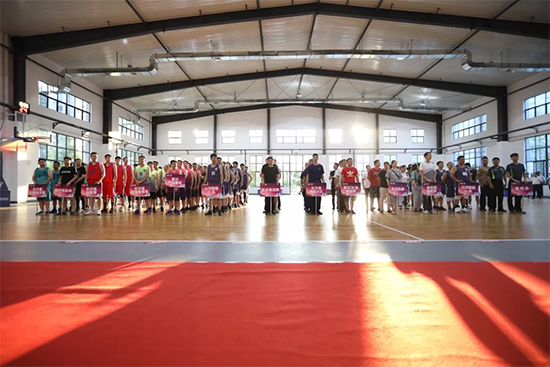 以球为媒，，，首届“LETOU乐投杯”篮球约请赛架起政企连心桥