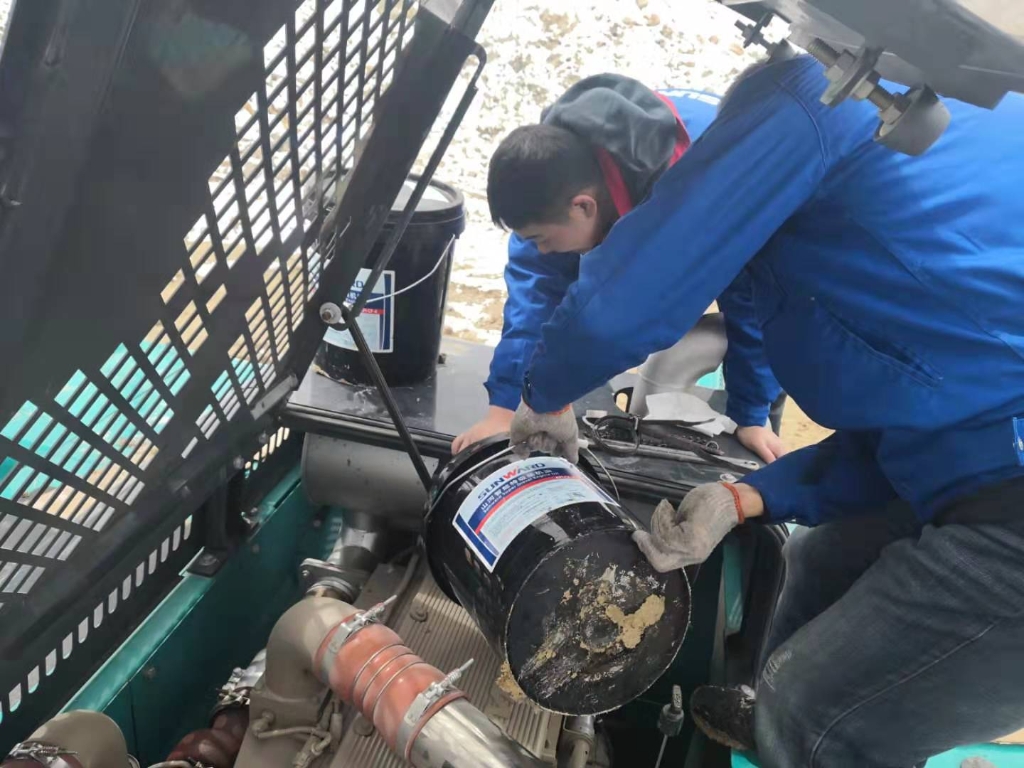 LETOU乐投智能470挖机乐成挑战天下屋脊