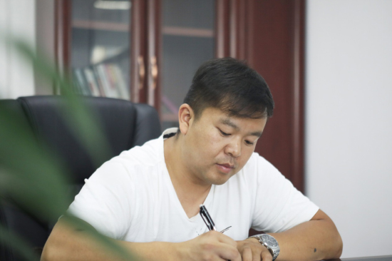 六年六台挖机 邓老板是个“LETOU乐投迷”