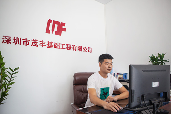 我叫阿忠，，，，，忠于事业，，，，，也忠于LETOU乐投智能旋挖钻机