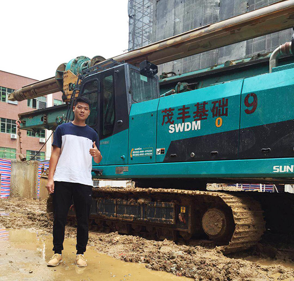 我叫阿忠，，，，，忠于事业，，，，，也忠于LETOU乐投智能旋挖钻机