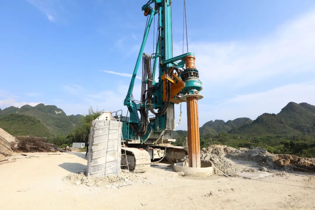 一个月只完成3根桩，，，，，，，，为何客户连连赞美？？？