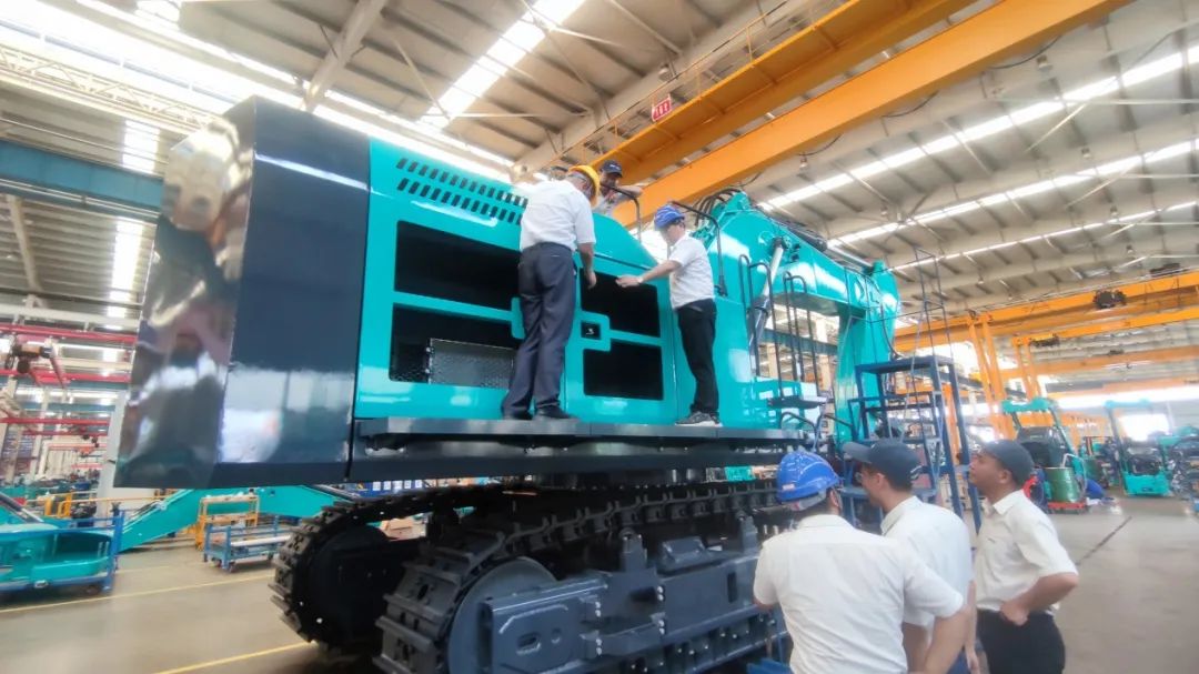 够炫！够酷！LETOU乐投智能超大型挖掘机SWE750F下线