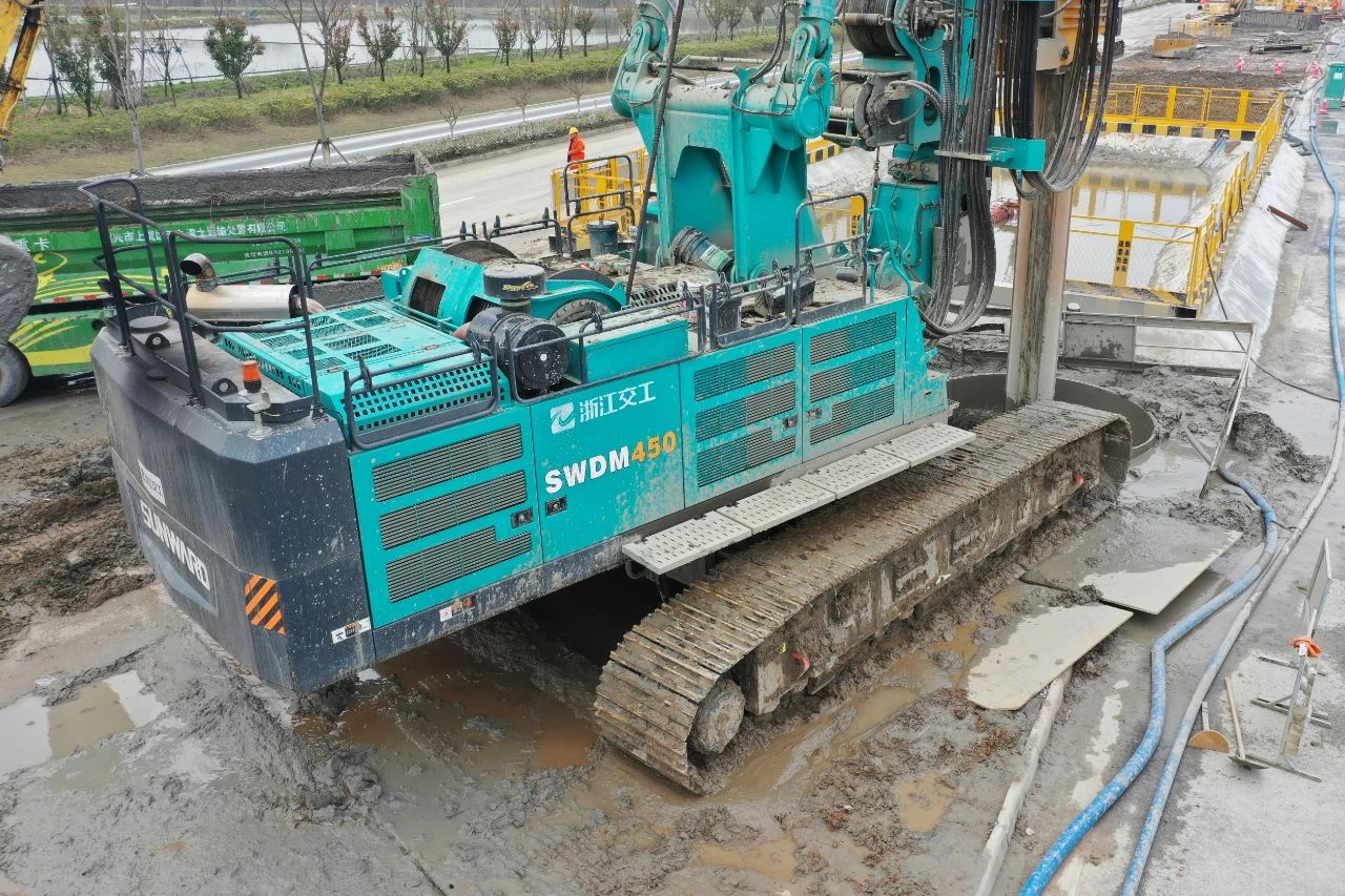 征战天下首条智慧高速，，，，LETOU乐投智能旋挖钻机凭什么？？？