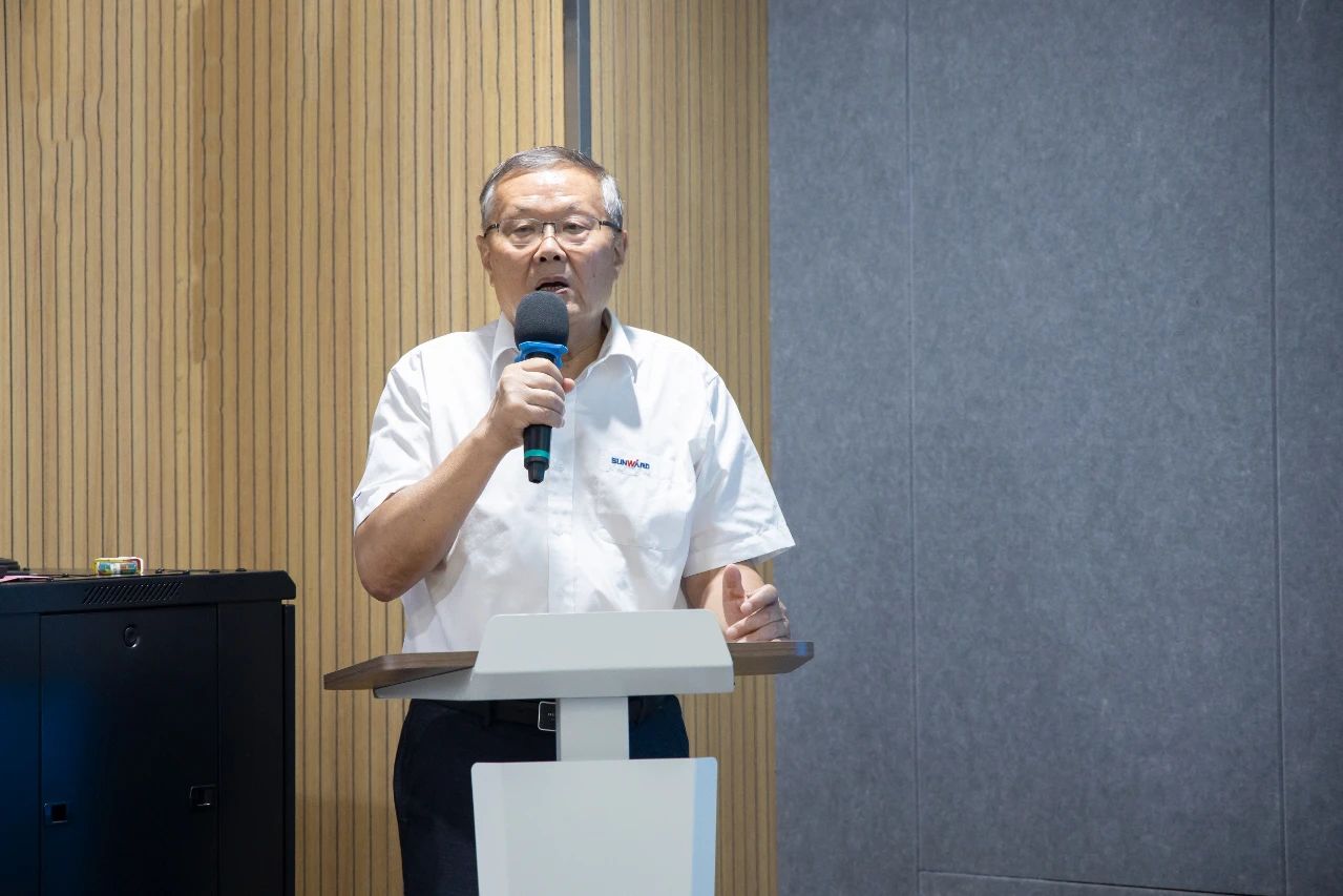 强化治理重心下移，，，LETOU乐投智能开展向导力培训助力公司高质量快速生长