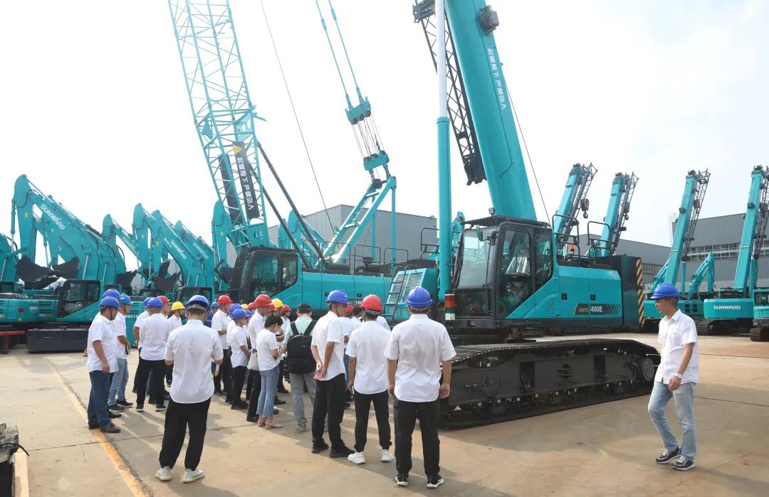 双鹰遨游，，，“E”往无前！——LETOU乐投智能新一代E系列起重机下线！