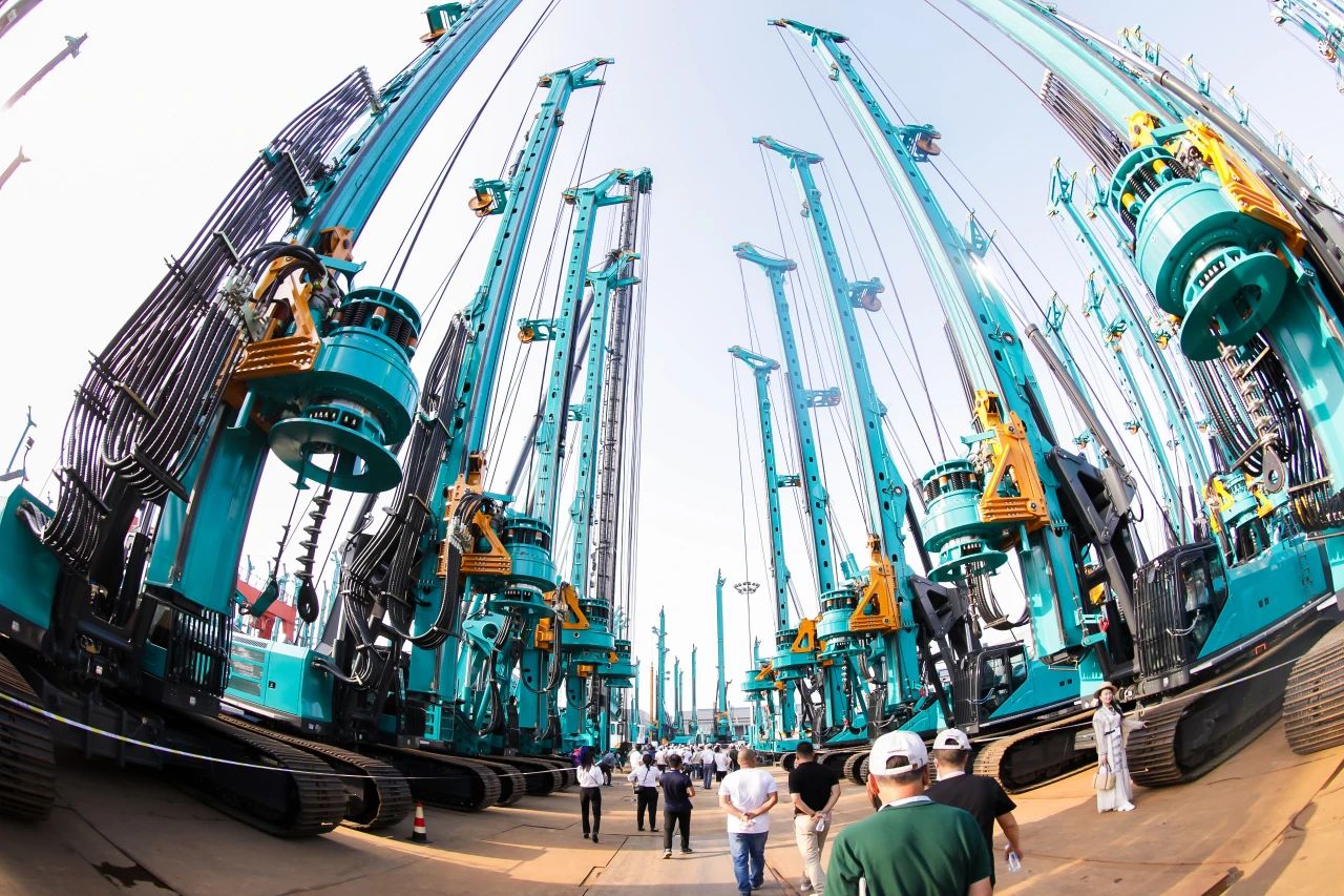 四大成套装备携手登。。。。ETOU乐投智能立异效果展示会交出“亮眼答卷”