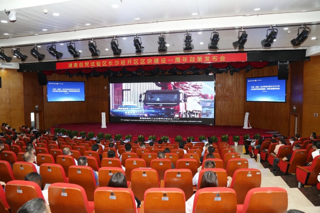 携手长沙经开区，，，LETOU乐投智能探索工程机械二手装备出口