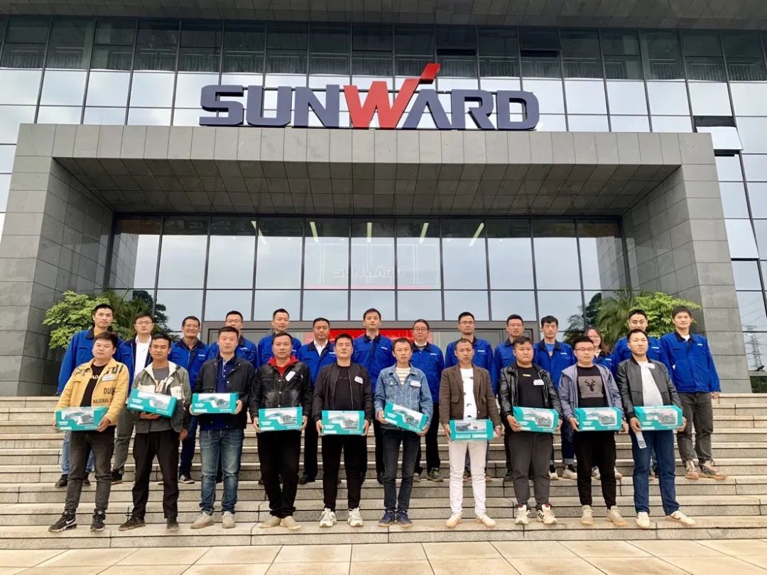 一起来“找茬”！10位“超等体验官”试驾LETOU乐投智能最新“F系列”挖掘机