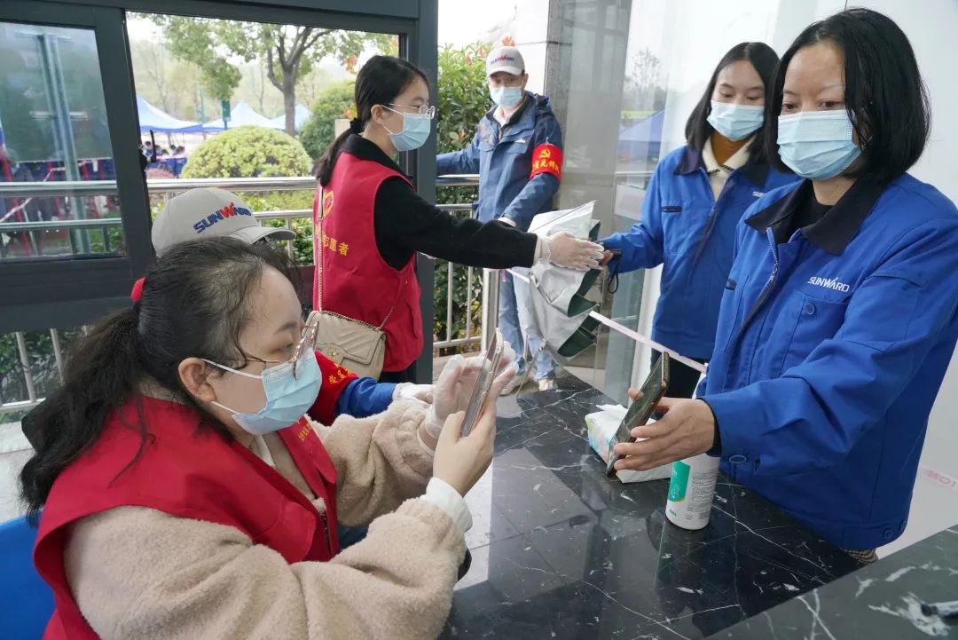 采样完成率近100%！LETOU乐投智能第一时间开展全员核酸检测，，，，，包管清静生产