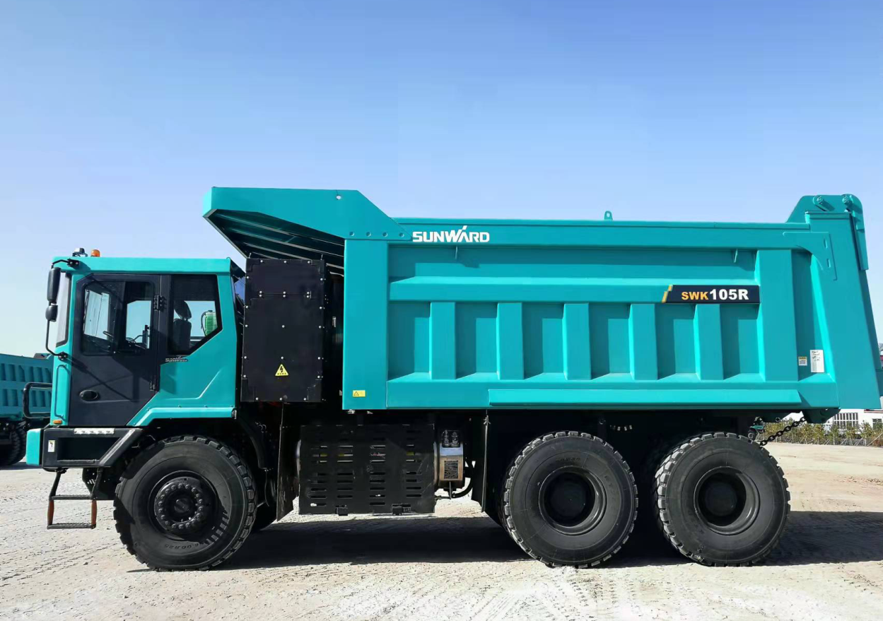 新能源，，，，，，，，长续航！LETOU乐投智能首台LNG增程式宽体矿卡下线交付