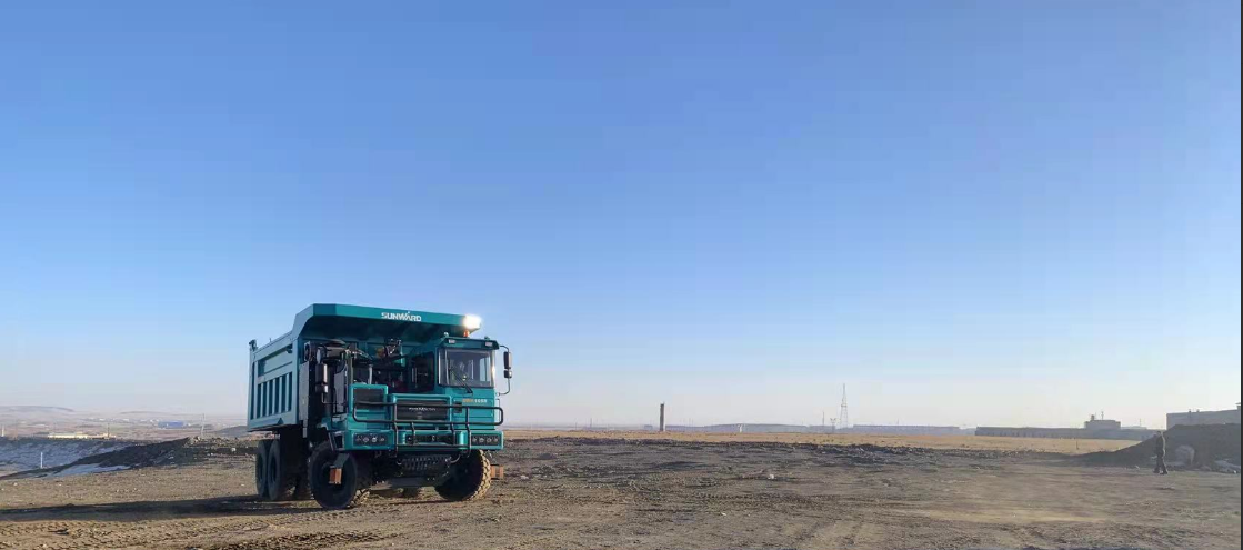 新能源，，，，，，，，长续航！LETOU乐投智能首台LNG增程式宽体矿卡下线交付