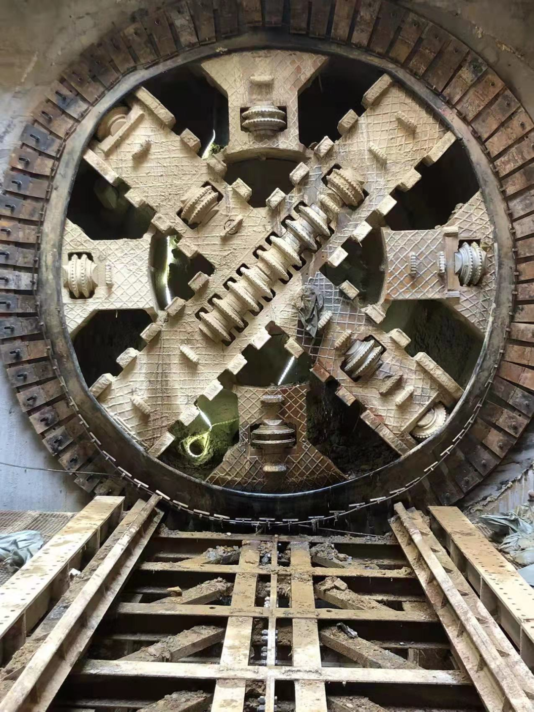 历时424天，，，，，，，创下最高纪录！万家丽快速化刷新北延线（含电力隧道）全线意会