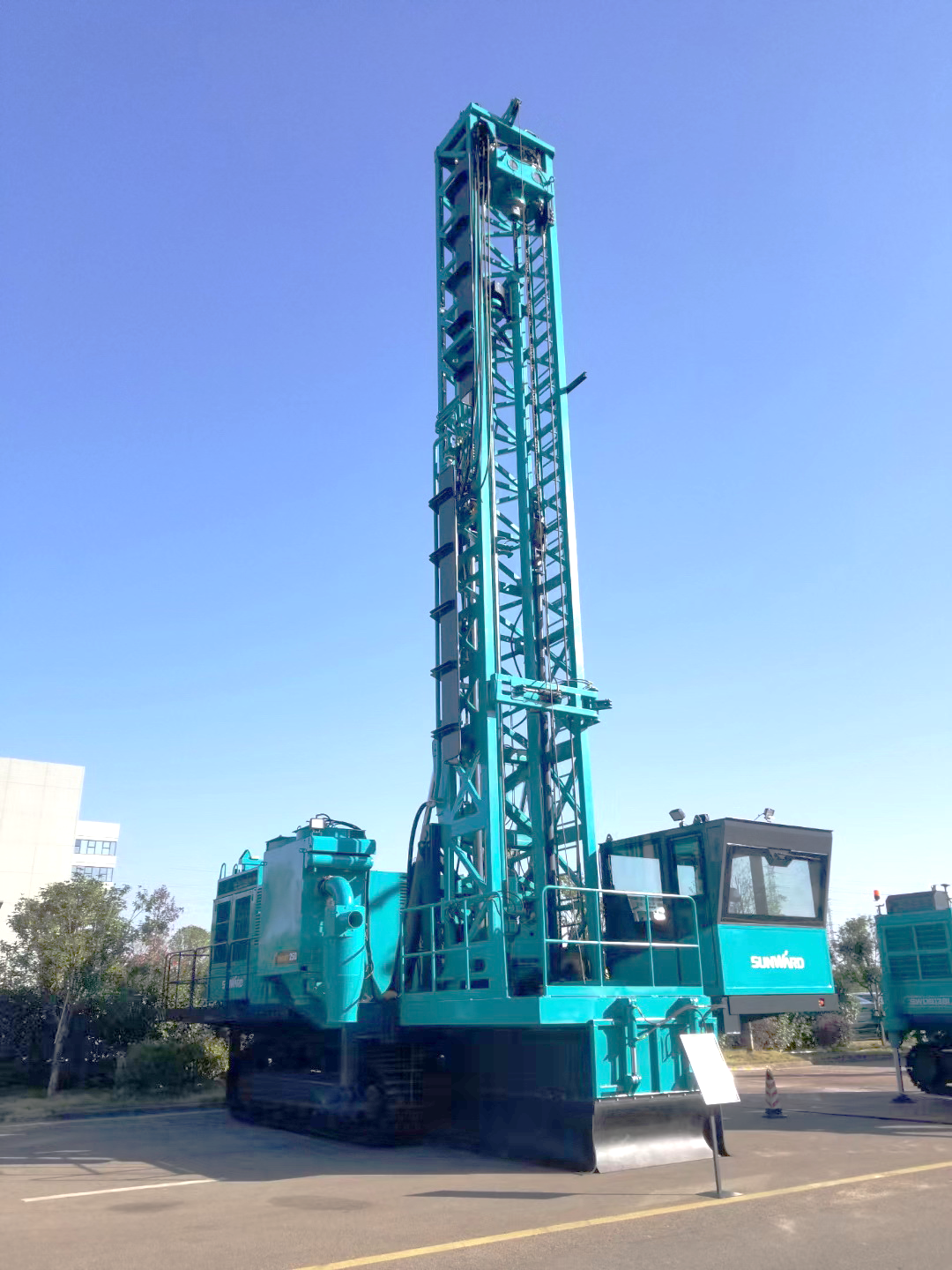 两种钻进模式+更大扭矩！LETOU乐投智能自主研制的全液压牙轮钻机下线