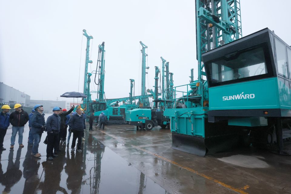 两种钻进模式+更大扭矩！LETOU乐投智能自主研制的全液压牙轮钻机下线