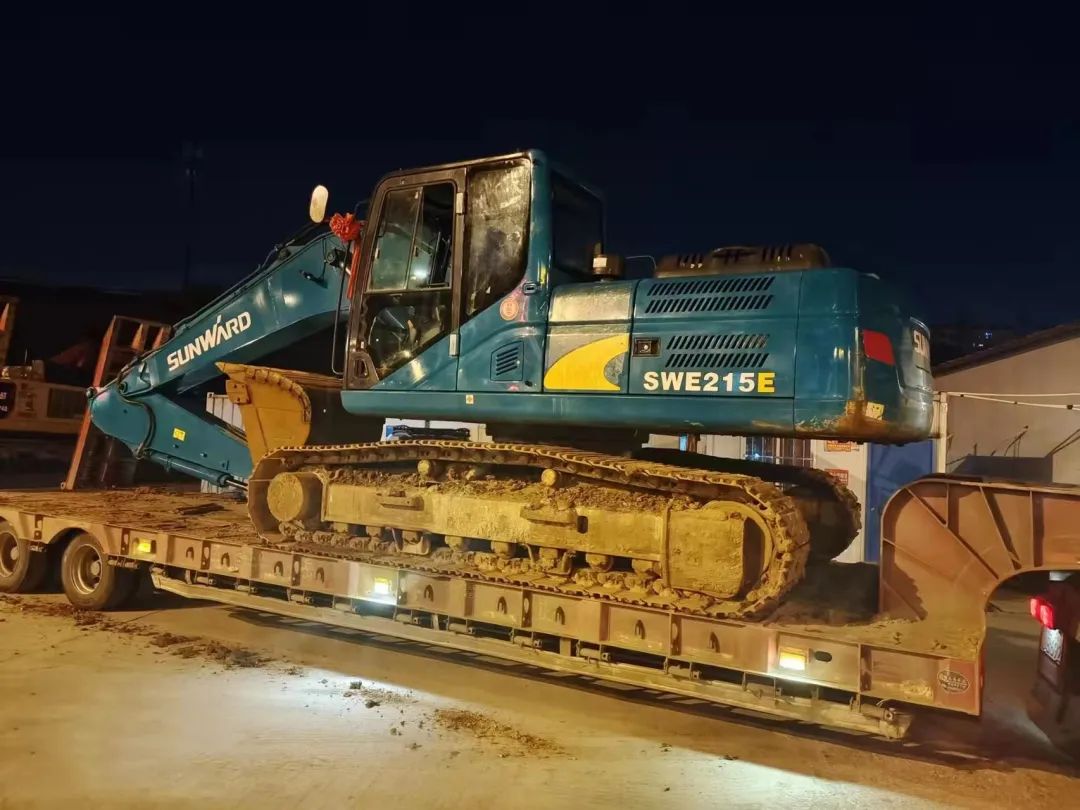 冲锋一线显继续！LETOU乐投智能挖掘机助力长沙方舱医院建设