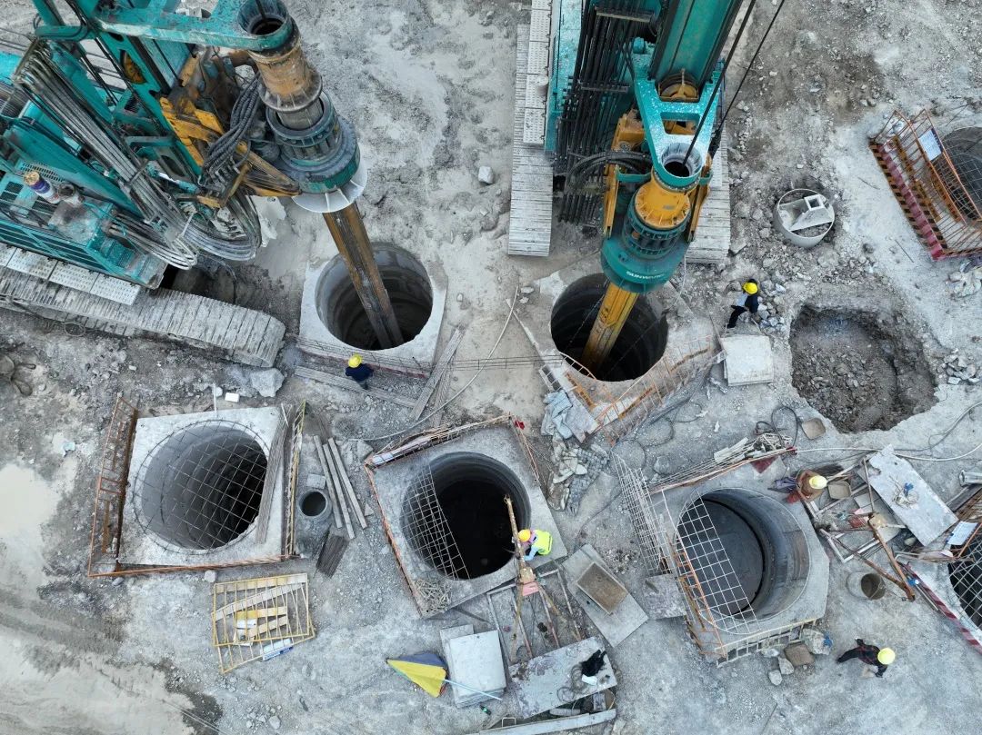 展现施工“奇效”！LETOU乐投智能旋挖钻机强势助力炉慈高速公路建设