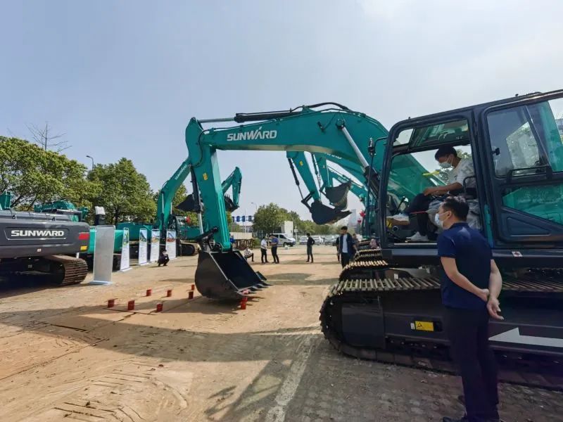 再现交机热潮！LETOU乐投智能中大挖一连向市场进军