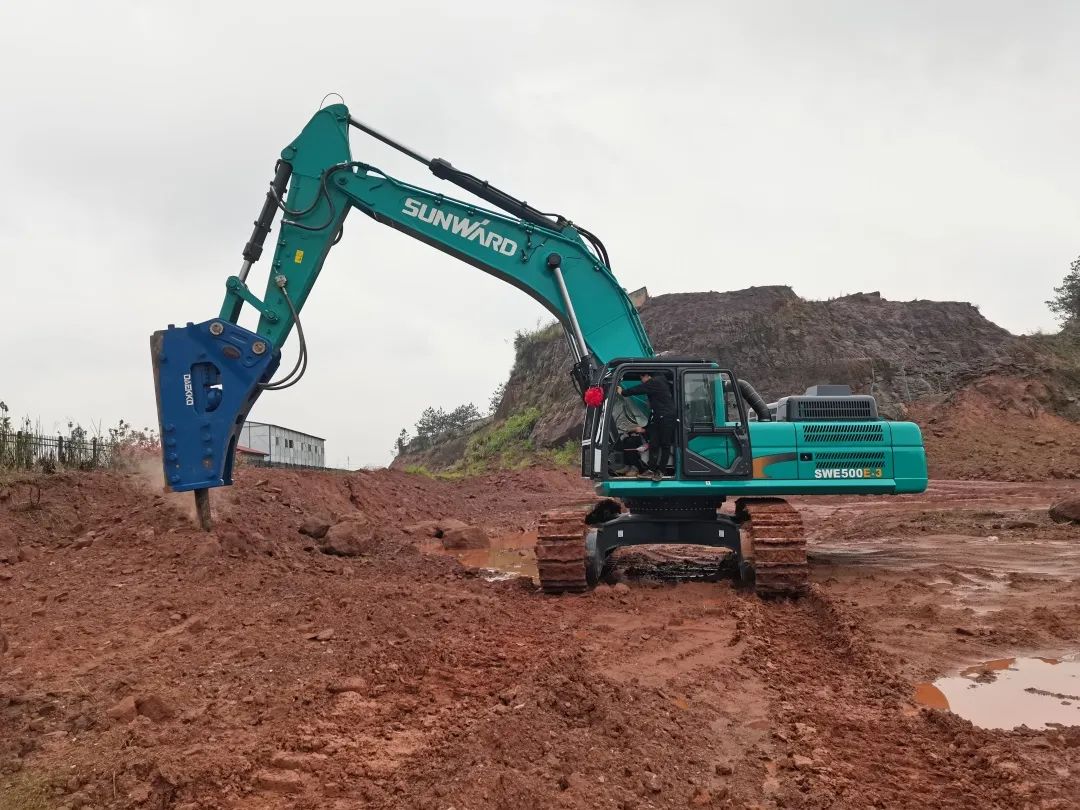 再现交机热潮！LETOU乐投智能中大挖一连向市场进军