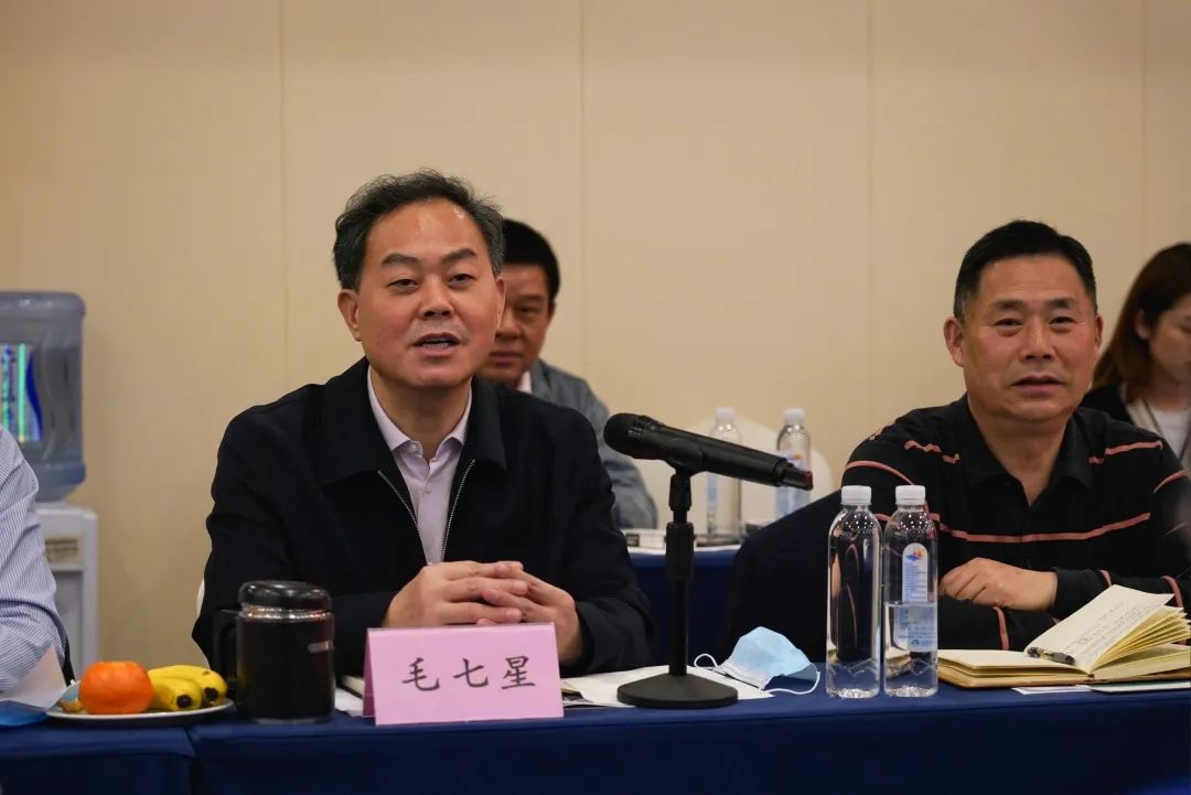 抱团出海，，，，，携手共赢！何清华带队赴湖南异地商会联合会造访交流