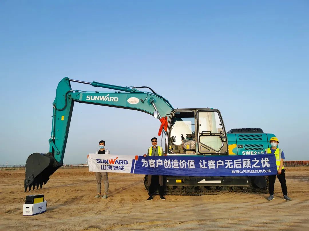 冲、冲、冲！带您感受LETOU乐投智能挖掘机火热交机时刻