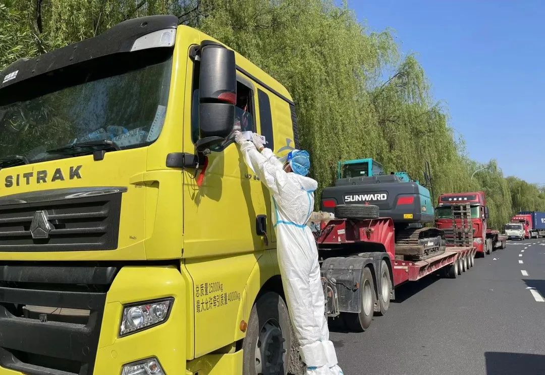 防疫、交机两手抓！LETOU乐投智能挖掘机顺遂交付获好评