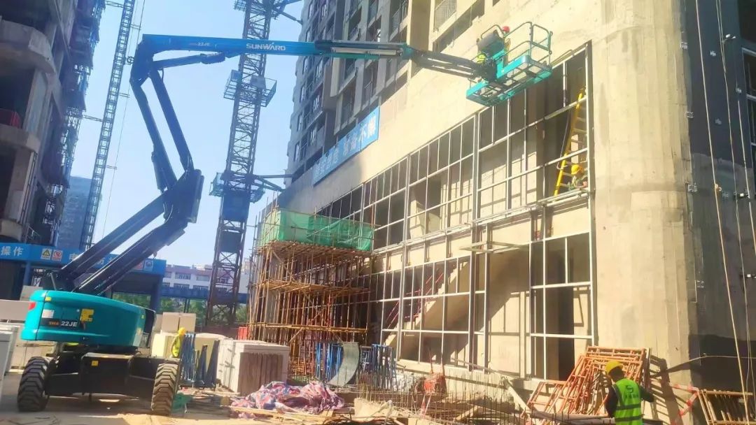 正式“上岗”！LETOU乐投智能首台电动曲臂式高空作业平台入驻华南市场