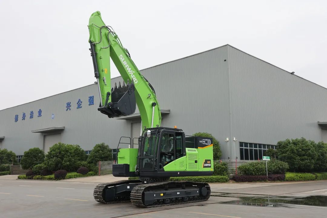 征战川藏铁路！LETOU乐投智能新一代电动挖掘机乐成交付