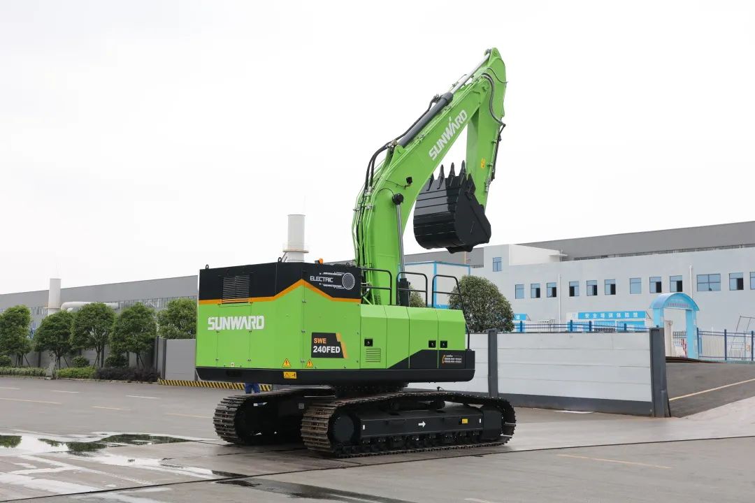 征战川藏铁路！LETOU乐投智能新一代电动挖掘机乐成交付