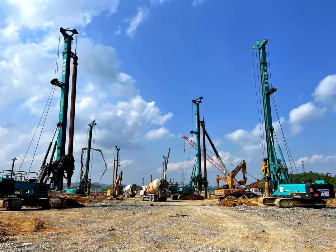 打桩“神器”再露矛头！LETOU乐投智能旋挖钻机助力贵阳贵安新区负极质料项目加速建设